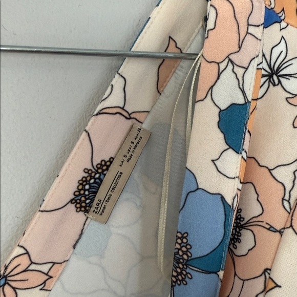 ZARA MULTICOLOURED FLORAL PRINT CROP TOP WITH TIED BACK SIZE small - Picture 3 of 3